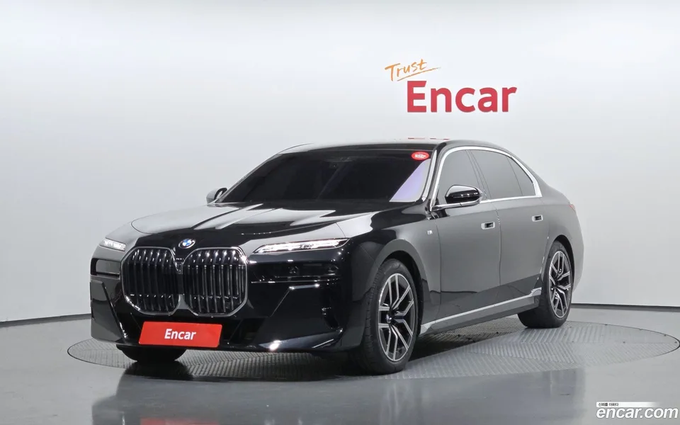 BMW 7 Series 740i xDrive M 2025 — фото 1, купить с доставкой в Москву