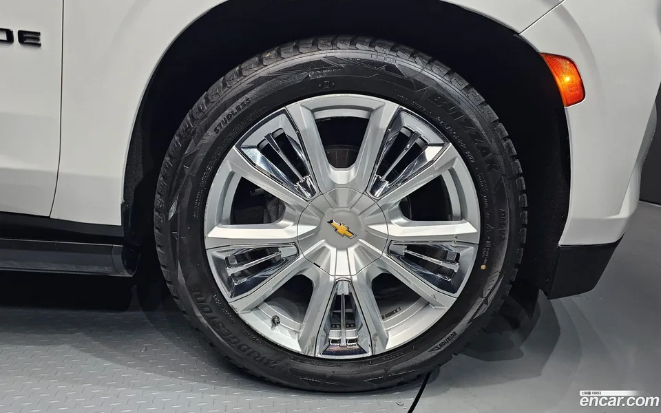 Chevrolet Tahoe 6.2 4WD 2023 — миниатюра 2