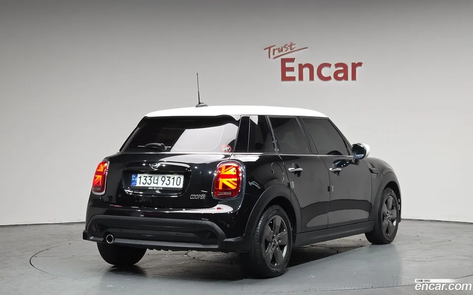 MINI Cooper 5 2022 — миниатюра 2