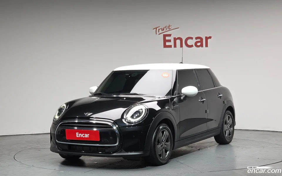 MINI Cooper 5 2022 — фото 1, купить с доставкой в Москву