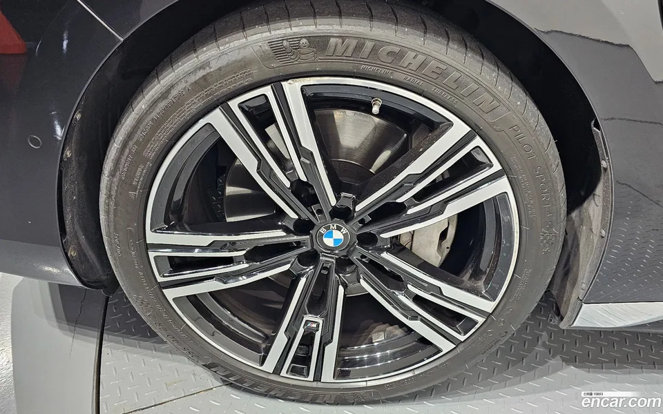 BMW 7 Series 750e xDrive M 2023 — миниатюра 2