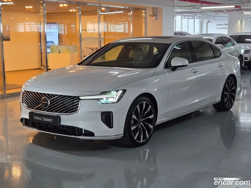 Volvo S90 B5 2025 — фото 1, купить с доставкой в Москву