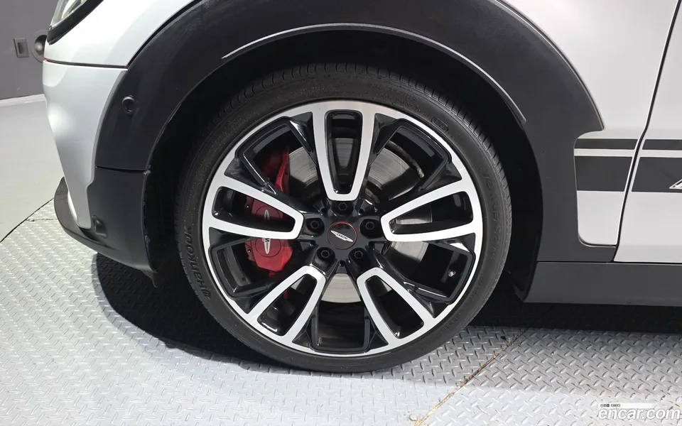 MINI Cooper S Clubman JCW 2022 — миниатюра 5