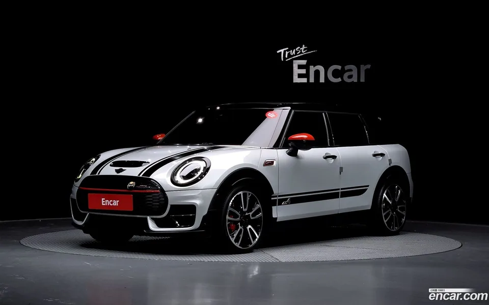 MINI Cooper S Clubman JCW 2022 — фото 1, купить с доставкой в Москву