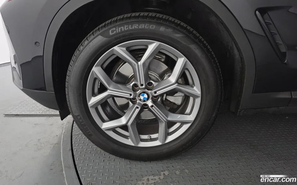 BMW X4 xDrive20d xLine 2023 — миниатюра 5