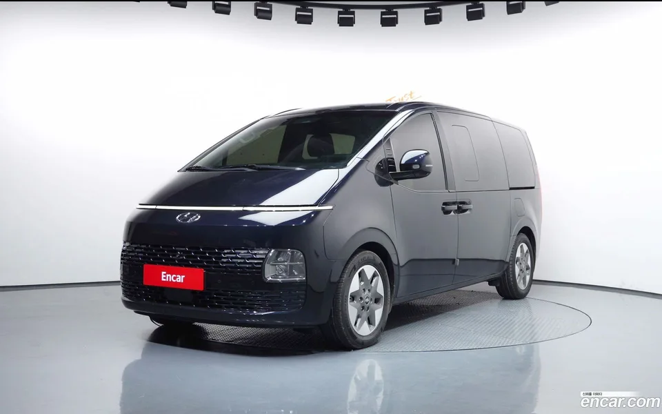 Hyundai Staria 9 2022 — фото 1, купить с доставкой в Москву