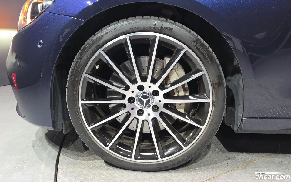 Mercedes-Benz E-Class E350 4MATIC AMG Line 2023 — миниатюра 2