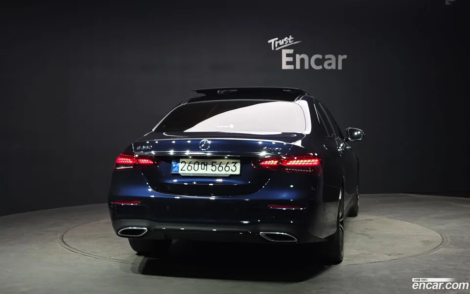 Mercedes-Benz E-Class E350 4MATIC AMG Line 2023 — миниатюра 4