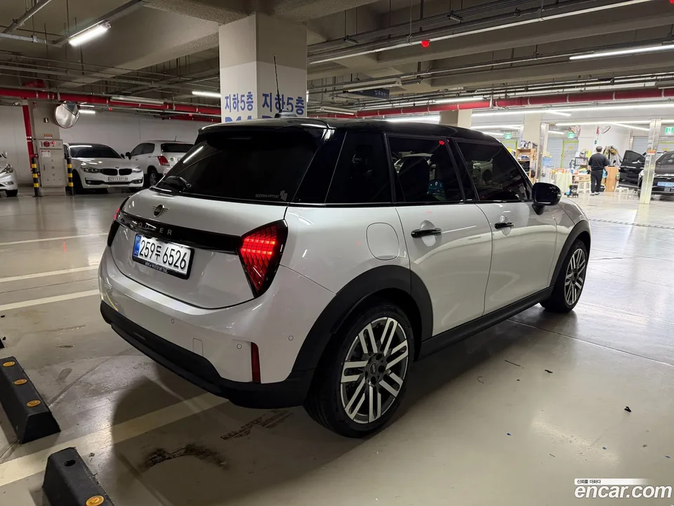 MINI Cooper C 5 2026 — миниатюра 5