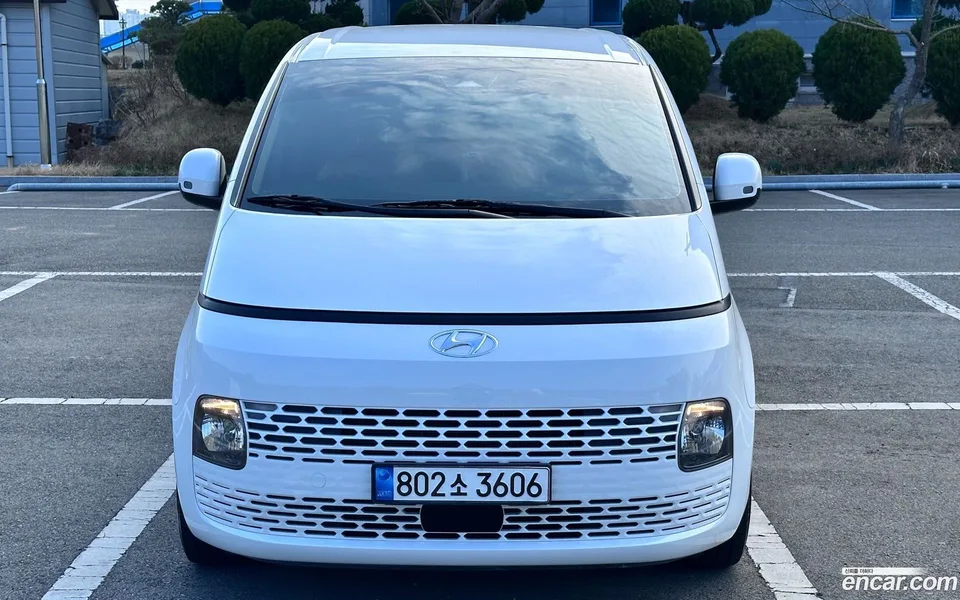 Hyundai Staria L3.5 5 2022 — миниатюра 2