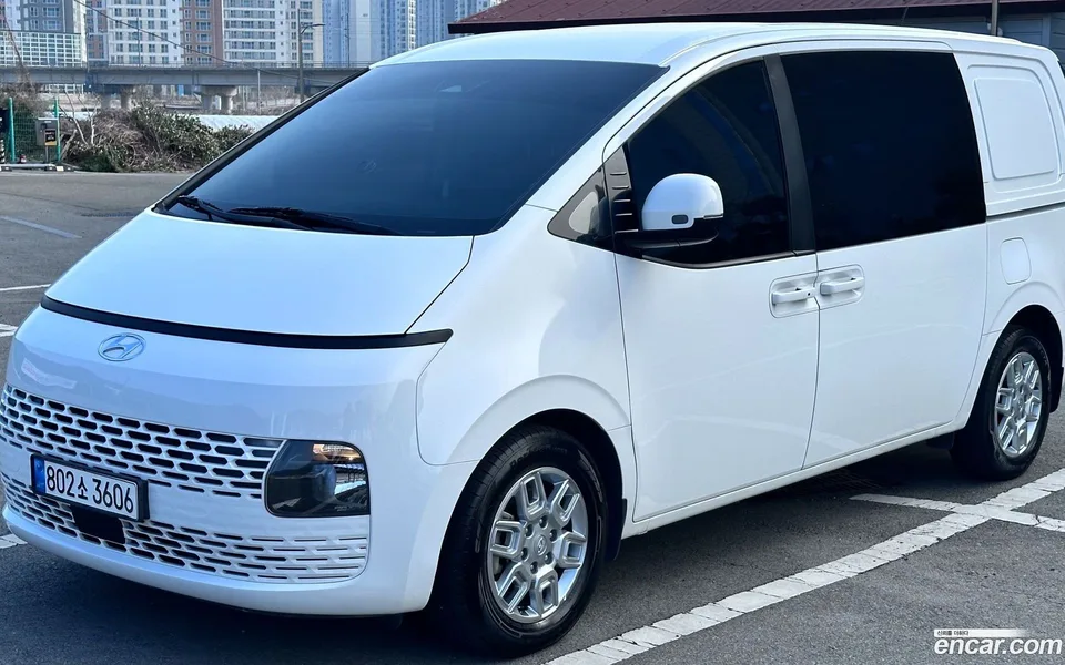 Hyundai Staria L3.5 5 2022 — фото 1, купить с доставкой в Москву