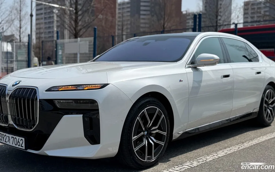 BMW 7 Series 740d xDrive M 2024 — миниатюра 4