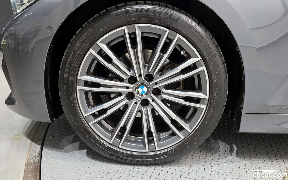 BMW 3 Series 320i M 2022 — миниатюра 2