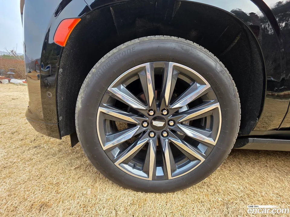 Cadillac Escalade 6.2 ESV 2023 — миниатюра 2