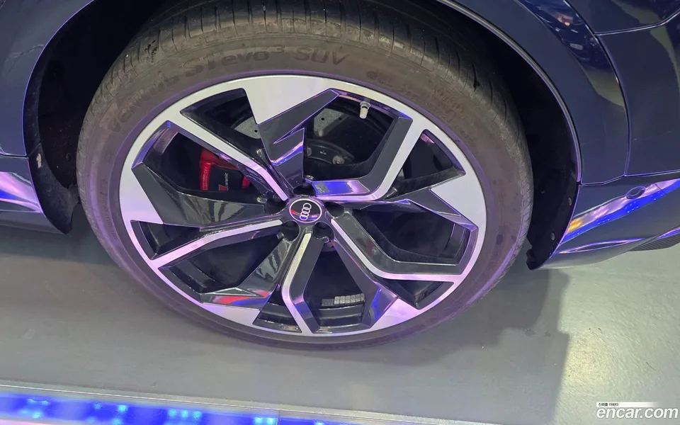 Audi RSQ8 (4M) 4.0 TFSI 2023 — миниатюра 2