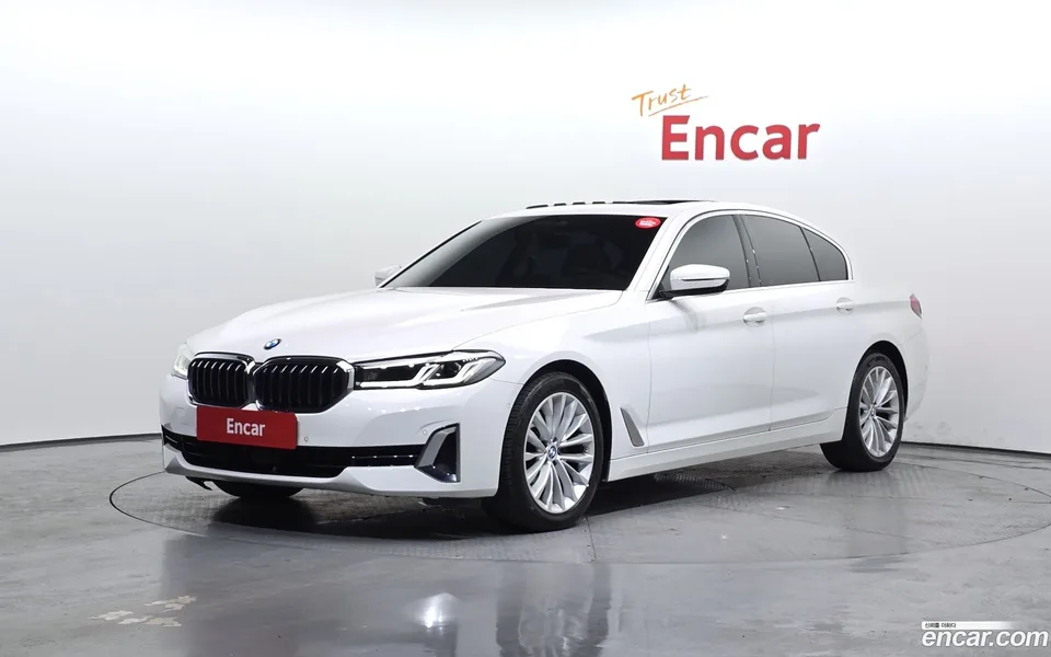 BMW 5 Series 520i 2023 — фото 1, купить с доставкой в Москву