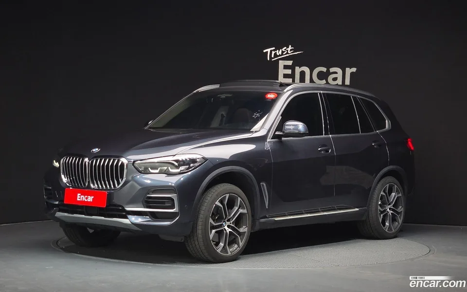 BMW X5 xDrive 30d xLine 2022 — фото 1, купить с доставкой в Москву