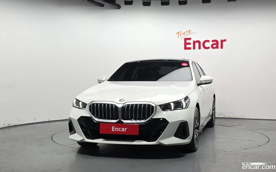 BMW 5 Series 520i M 2025 — миниатюра 3