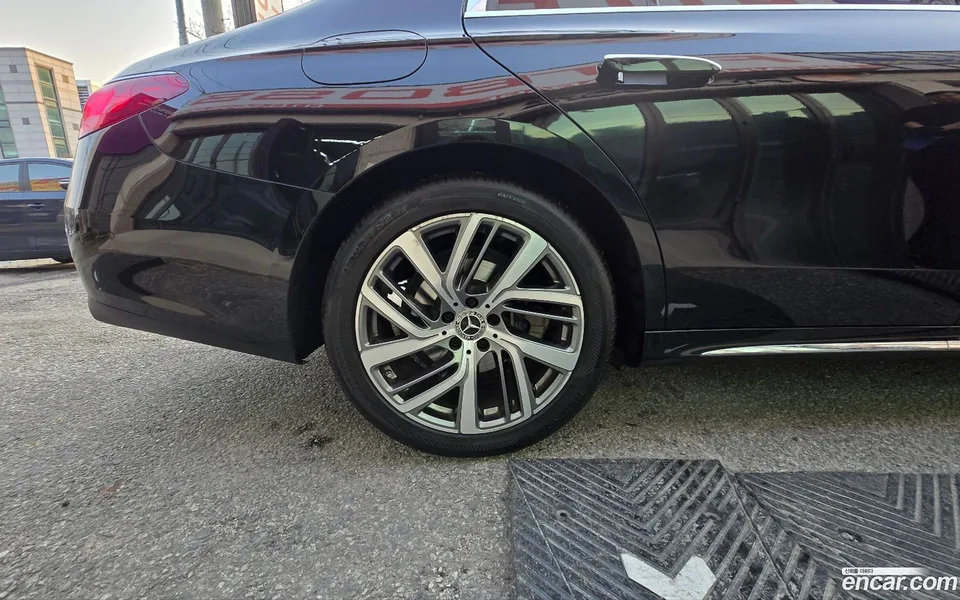 Mercedes-Benz E-Class E220d 4MATIC 2024 — миниатюра 3