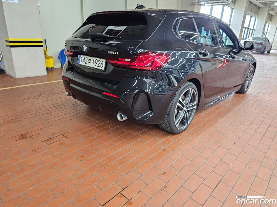 BMW 1 Series 120i M 2024 — миниатюра 2