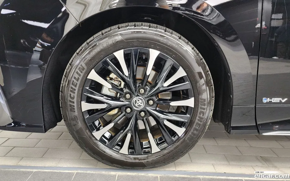 Toyota Alphard 2.5 HEV AWD 2024 — миниатюра 2