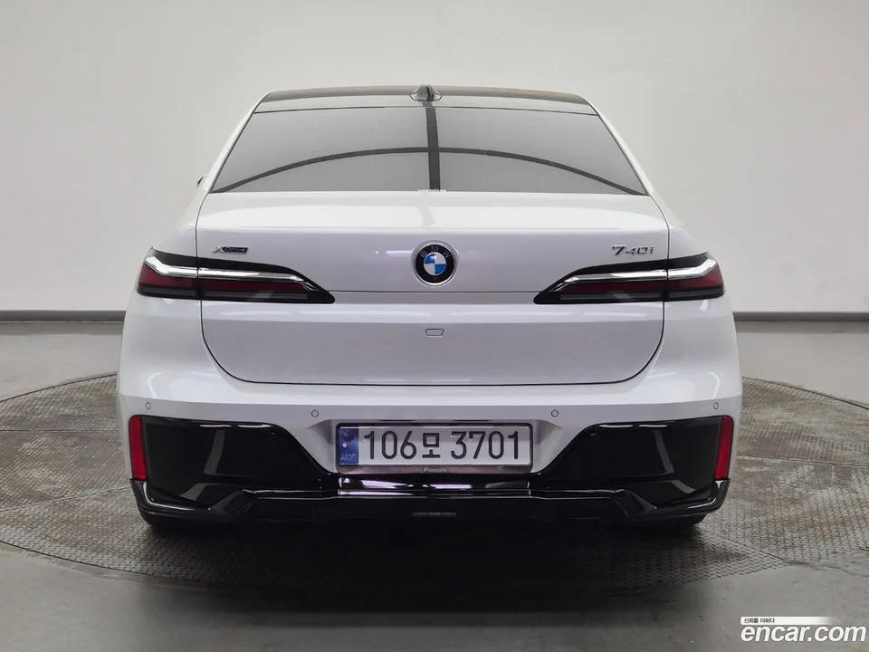 BMW 7 Series 740i xDrive M 2024 — миниатюра 3