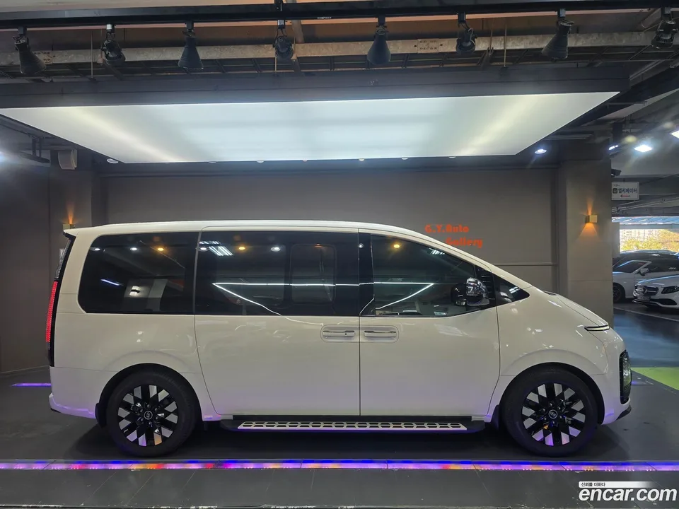Hyundai Staria 4WD 7 2025 — миниатюра 3