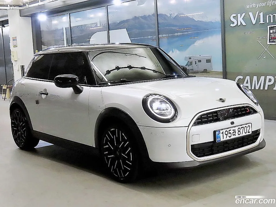 MINI Cooper S 2024 — фото 1, купить с доставкой в Москву