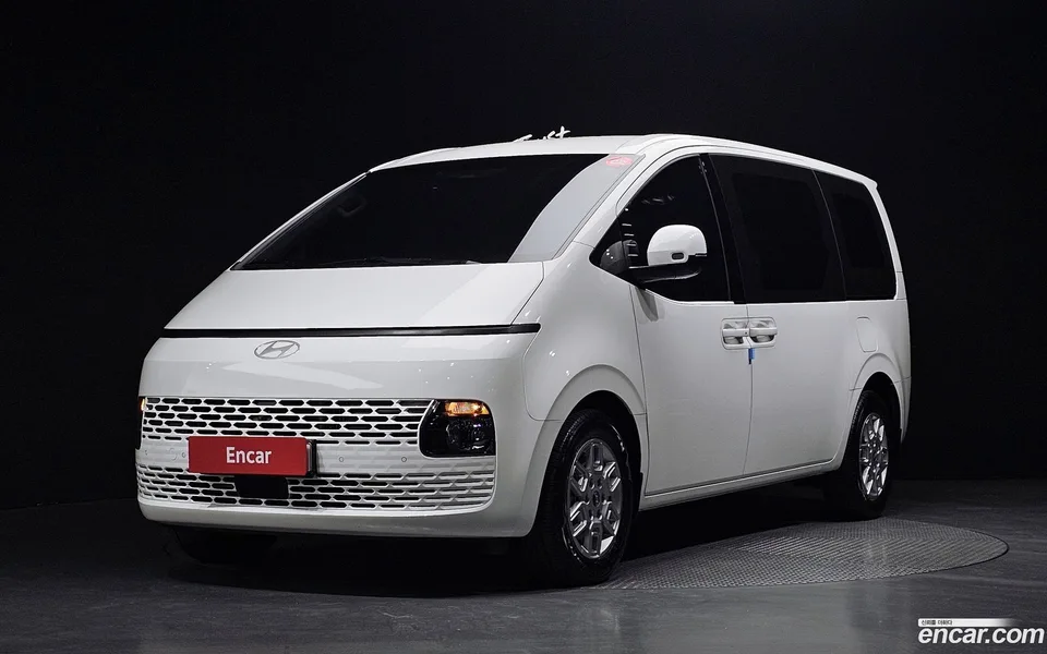 Hyundai Staria HEV 1.6 5 2025 — фото 1, купить с доставкой в Москву