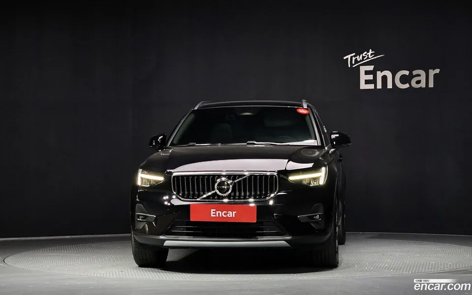 Volvo XC40 B4 2023 — миниатюра 3