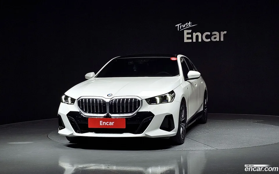 BMW 5 Series 523d M 2025 — миниатюра 3