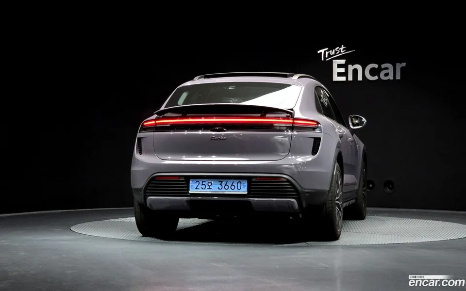 Porsche Macan Electric 2025 — миниатюра 4