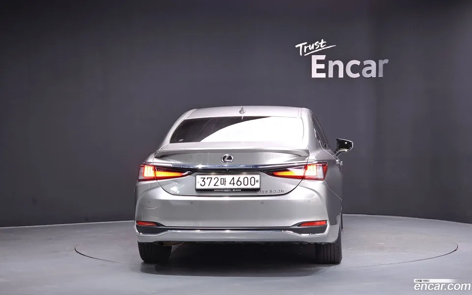Lexus ES 300h 2022 — миниатюра 4