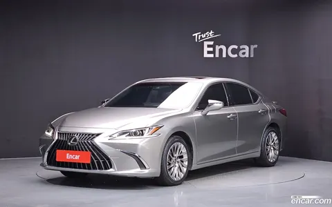 Lexus ES 300h 2022 buy in Moscow