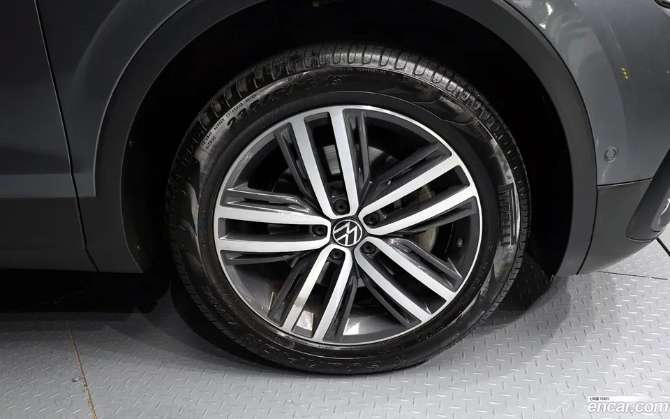 Volkswagen Tiguan Allspace 2.0 TSI 2023 — миниатюра 2