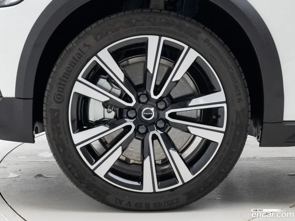 Volvo V60 Cross Country B5 AWD 2025 — миниатюра 2