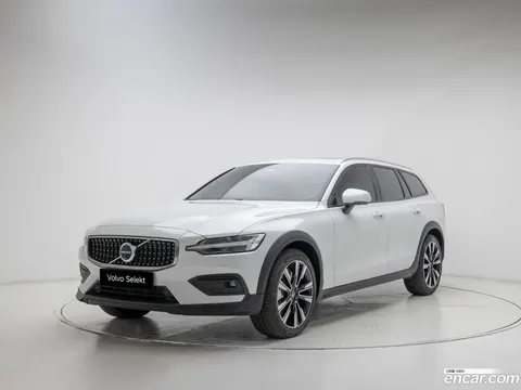 Volvo V60 Cross Country 2025 buy in Moscow