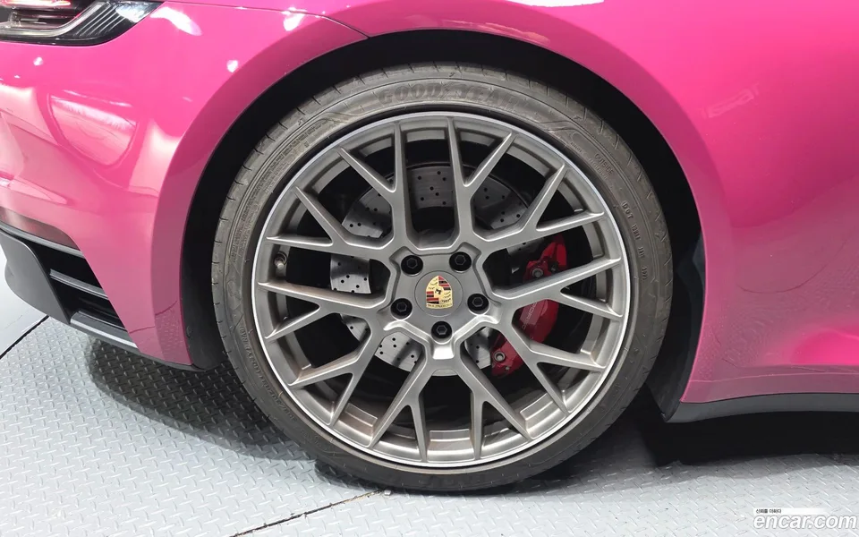 Porsche 911 (992) 4 GTS 2024 — миниатюра 2