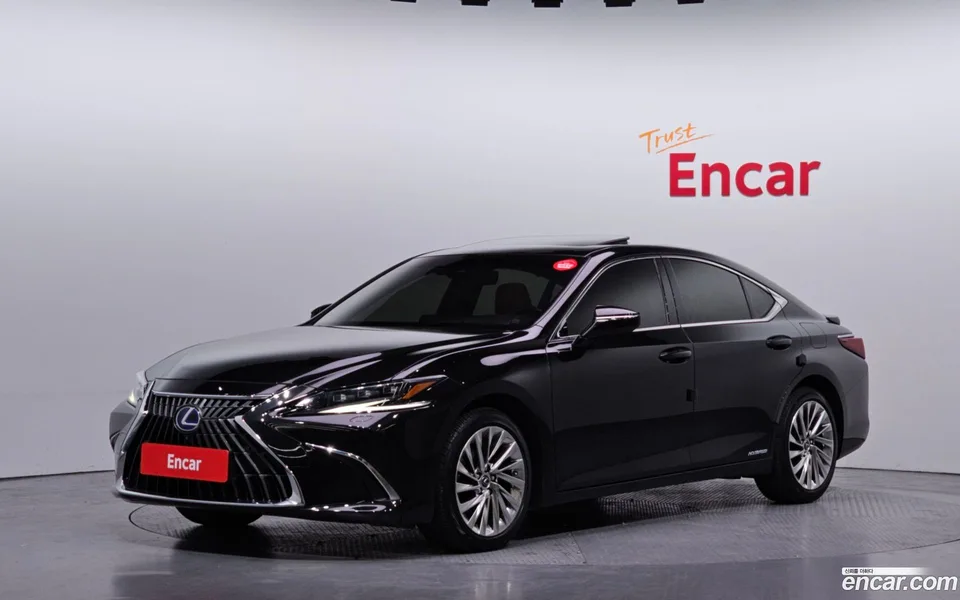 Lexus ES 300h 2022 — фото 1, купить с доставкой в Москву