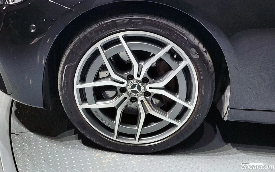 Mercedes-Benz E-Class E220d 4MATIC AMG Line 2022 — миниатюра 2