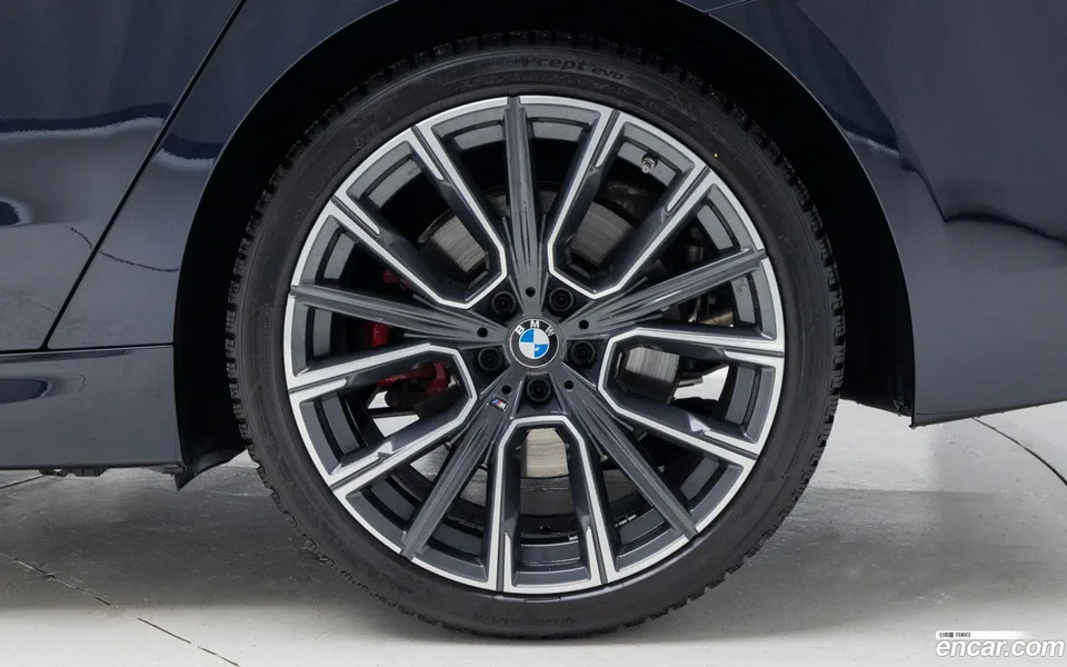 BMW 6 Series GT 630i xDrive M 2024 — миниатюра 2