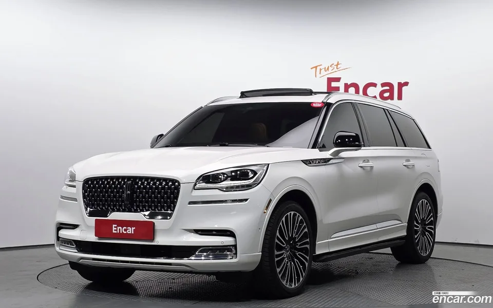 Lincoln Aviator 3.0 AWD 2023 — фото 1, купить с доставкой в Москву