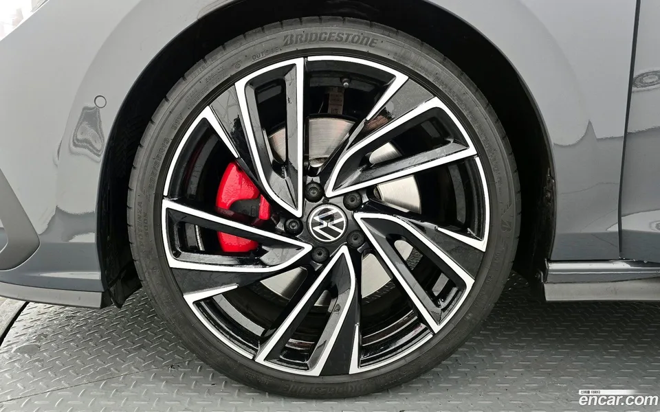 Volkswagen Golf 2.0 GTI 2024 — миниатюра 5