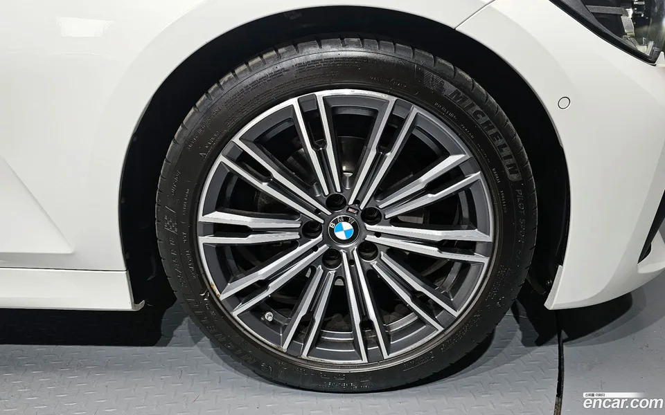 BMW 3 Series 320i M 2022 — миниатюра 2