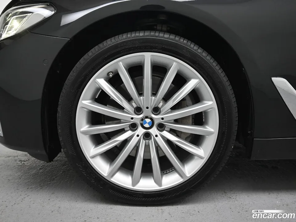 BMW 5 Series 530i 2023 — миниатюра 5