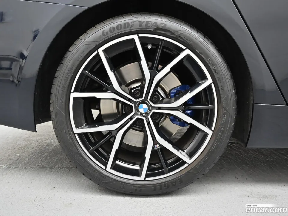 BMW 5 Series 530i xDrive M 2023 — миниатюра 5
