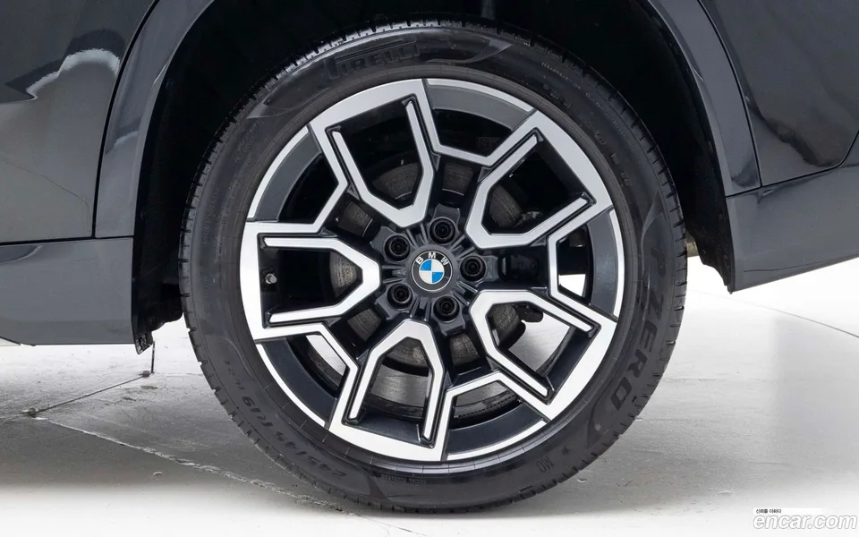 BMW X1 xDrive 20i xLine 2024 — миниатюра 2