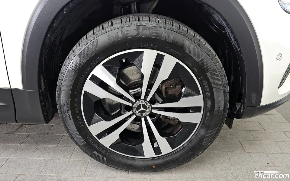 Mercedes-Benz GLB-Class GLB200 d 2022 — миниатюра 2