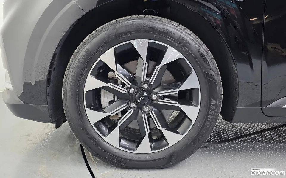Kia Carnival 9 2023 — thumbnail 5