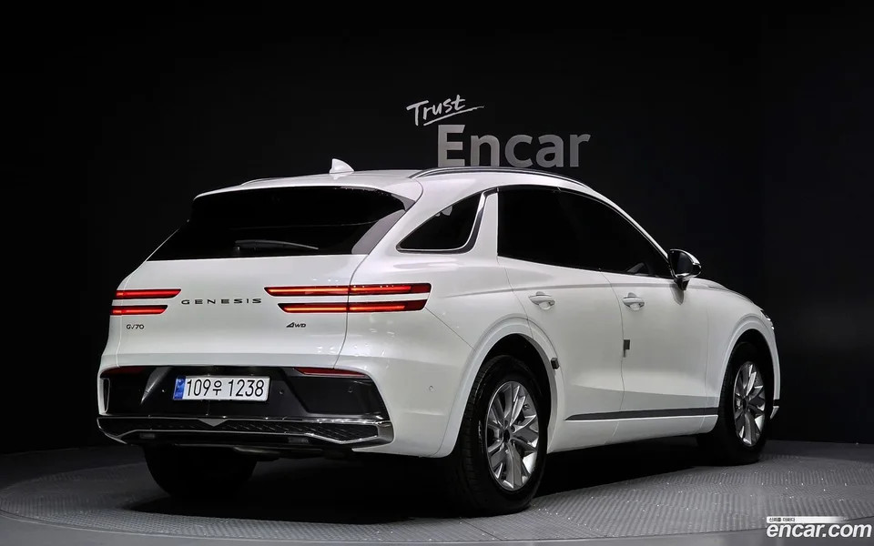 Genesis GV70 2.5T 2WD 2024 — миниатюра 2